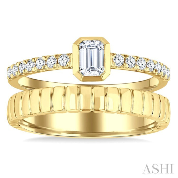 1/2 Ctw Split Twin Row Bezel Set Emerald and Round Cut Diamond Fashion Ring in 14K Yellow Gold