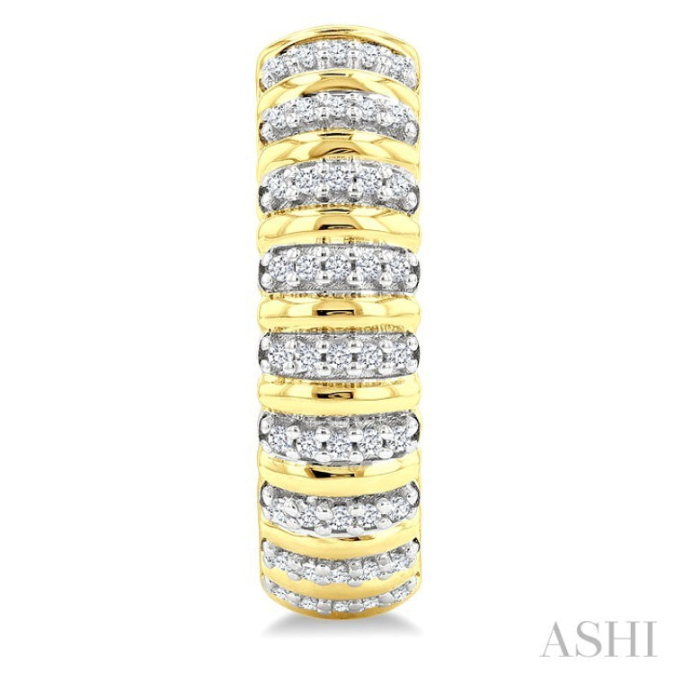 1/4 Ctw Ribbed Round Cut Diamond Pirouette Half Hoop Earrings in 14K Yellow Gold
