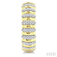 1/4 Ctw Ribbed Round Cut Diamond Pirouette Half Hoop Earrings in 14K Yellow Gold