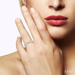 1 1/2 Ctw Lattice Round Cut Diamond Wedding Band in 14K White Gold