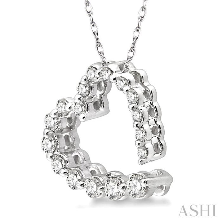 1/4 Ctw Diamond Journey Heart Pendant in 14K White Gold with chain
