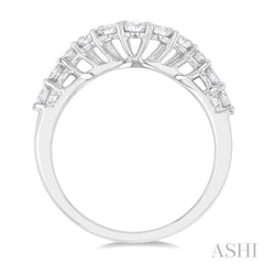 3/4 Ctw Curved Round Cut Diamond Wedding Band in 14K White Gold