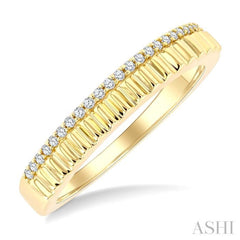 1/10 Ctw Ribbed Round Cut Diamond Fashion Band in 10K Yellow Gold