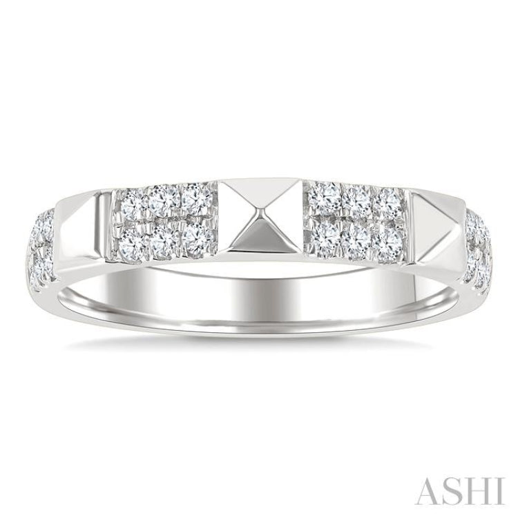 1/4 Ctw Pyramid Accent Round Cut Diamond Fashion Ring in 10K White Gold