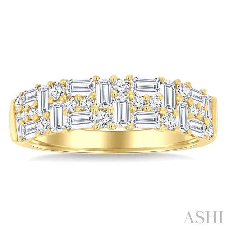 1 1/10 Ctw Baguette and Round Cut Diamond Fashion Band in 14K Yellow Gold