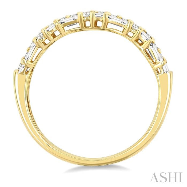 1 1/10 Ctw Baguette and Round Cut Diamond Fashion Band in 14K Yellow Gold