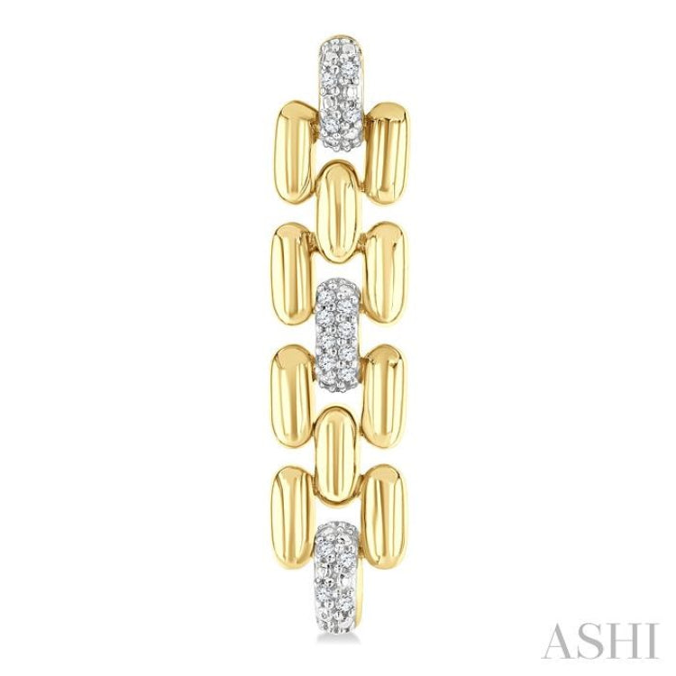 1/10 Ctw Bold Panther Link Round Cut Diamond Fashion Earrings in Yellow Gold Vermeil