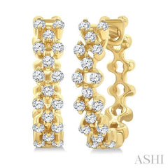 1/4 Ctw Lattice Round Cut Diamond Fashion Hoop Earring in 10K Yellow Gold
