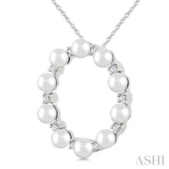 1/4 Ctw 4MM White Pearl and Round Cut Diamond Circle Fashion Pendant With Chain in 14K White Gold