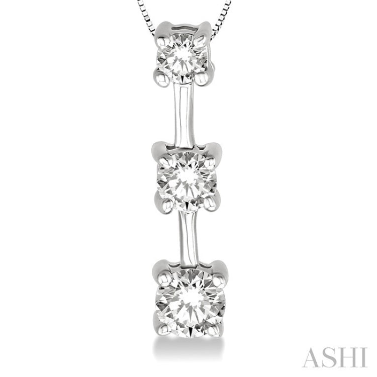 1/2 Ctw Three Stone Round Cut Diamond Pendant in 14K White Gold with Chain