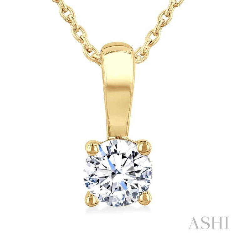 1/2 Ctw Prong Set Round Cut Diamond Solitaire Pendant With Chain in 14K Yellow Gold