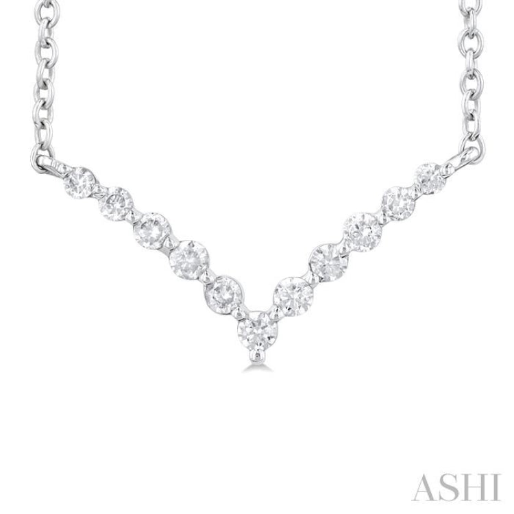 1/8 Ctw Chevron Round Cut Diamond Petite Necklace in 14K White Gold