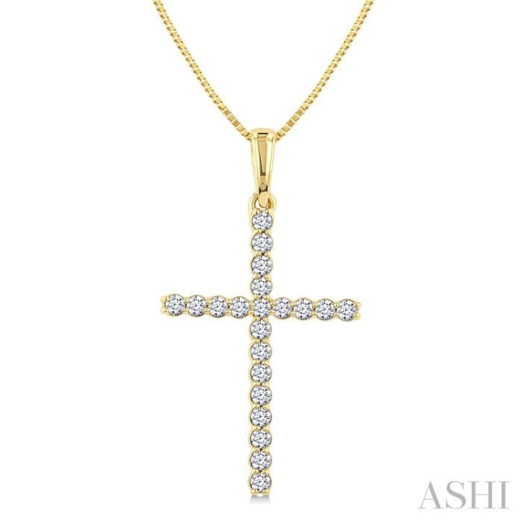 1/4 Ctw Round Cut Diamond Cross Fashion Pendant With Chain in 14K Yellow Gold