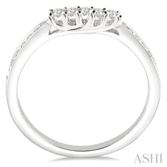 1/4 Ctw Round Cut Diamond Wedding Band in 14K White Gold