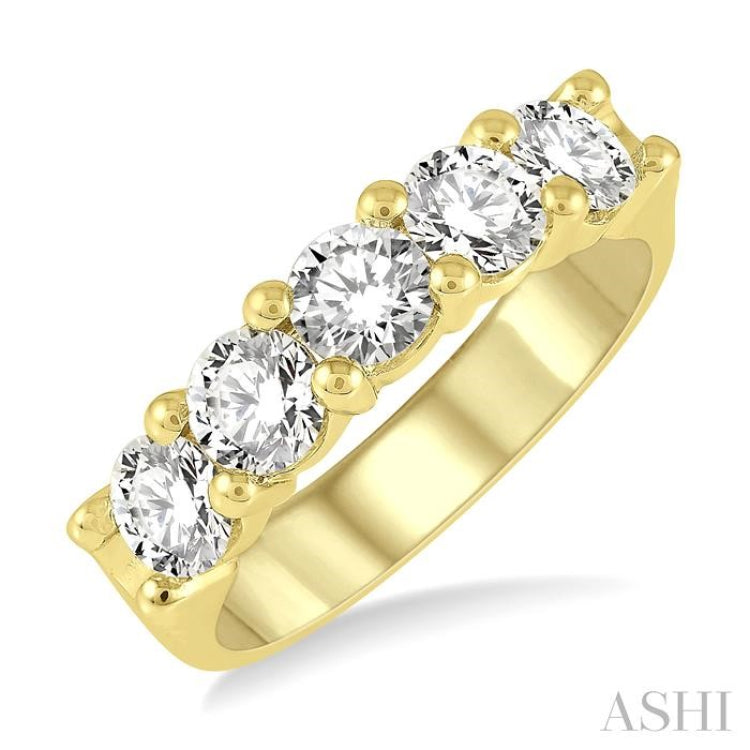 1 1/2 Ctw 5 Stone Round Cut Diamond Wedding Band in 14K Yellow Gold