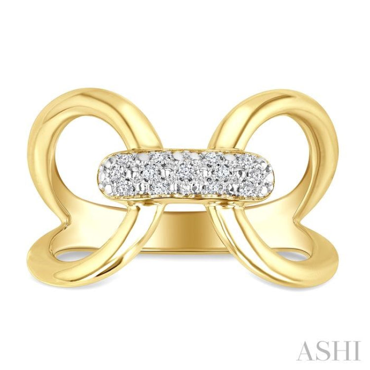 1/10 Ctw Accent Round Cut Diamond Bold Fashion Ring in Yellow Gold Vermeil
