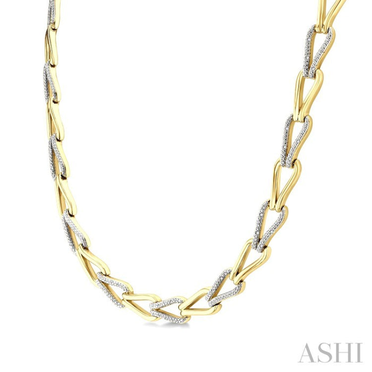 1/4 Ctw Round Cut Diamond Bold Knot Link Fashion Necklace in Yellow Gold Vermeil