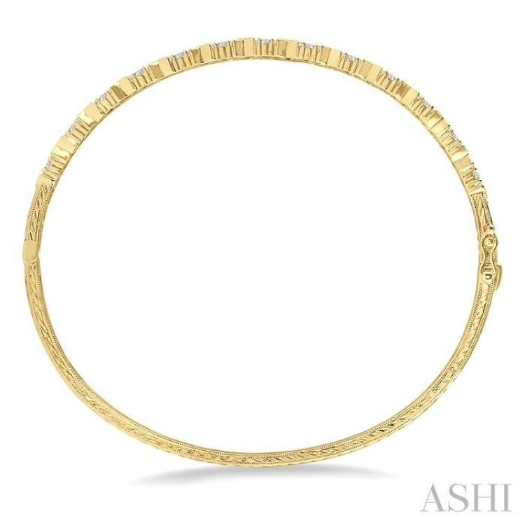 2 Ctw Zigzag Baguette and Round Cut Diamond Bangle in 14K Yellow Gold