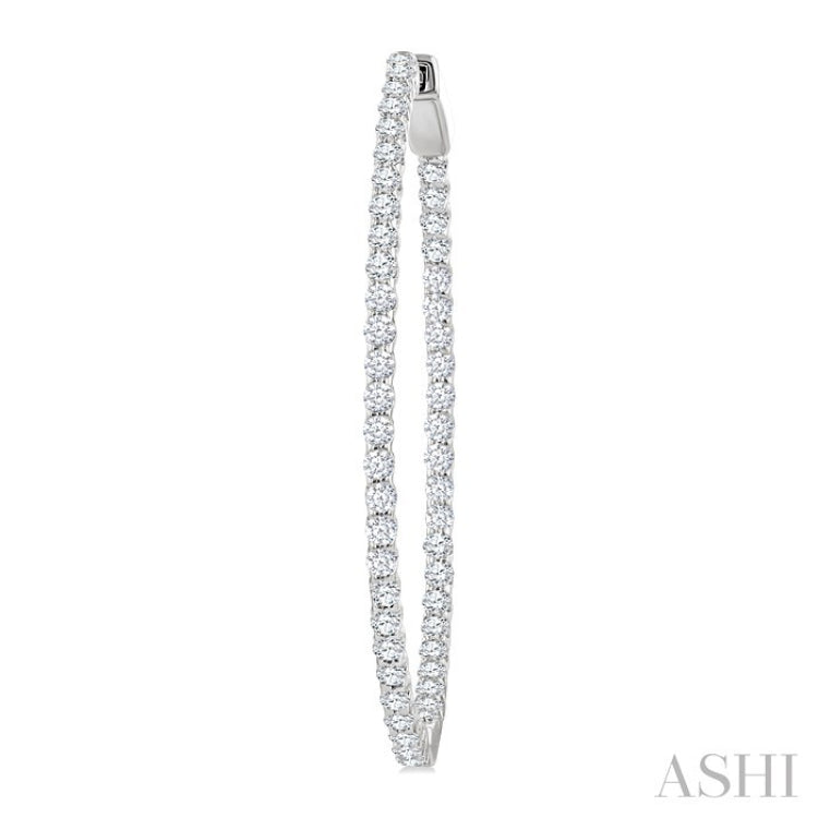 2 Ctw Inside-Out Round Cut Diamond 1/2-Inch Oval Hoop Earrings in 14K White Gold