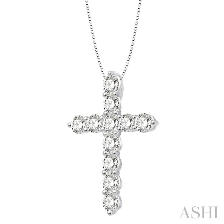 3/4 Ctw Round Cut Diamond Cross Pendant in 14K White Gold with Chain