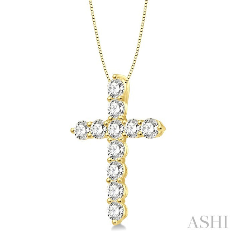 3/4 Ctw Round Cut Diamond Cross Pendant in 14K Yellow Gold with Chain