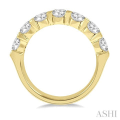 1 1/2 Ctw 7 Stone Round Cut Diamond Wedding Band in 14K Yellow Gold