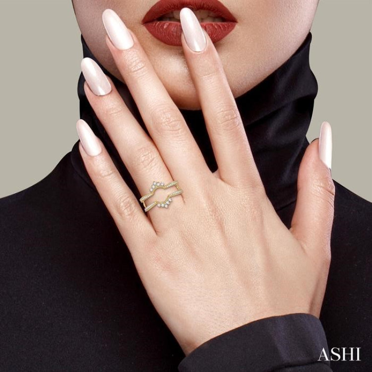 1/3 Ctw Curved Center Round Cut Diamond Insert Ring in 14K Yellow Gold