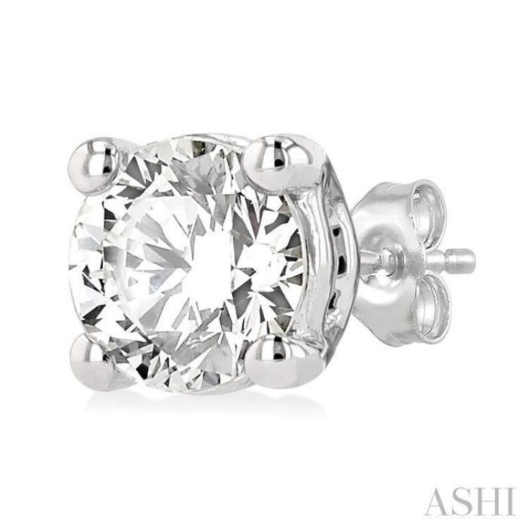 5/8 Ctw Round Cut Diamond Stud Earrings in 14K White Gold
