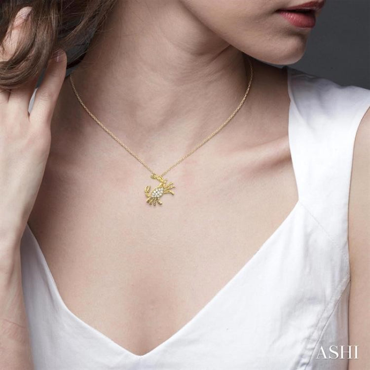 1/10 Ctw Petite Crab Round Cut Diamond Fashion Pendant With Chain in 10K Yellow Gold