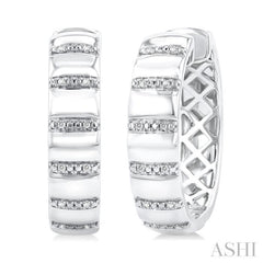 1/10 Ctw Ribbed Round Cut Diamond Pirouette Bold Fashion Hoop Earrings in Sterling Silver