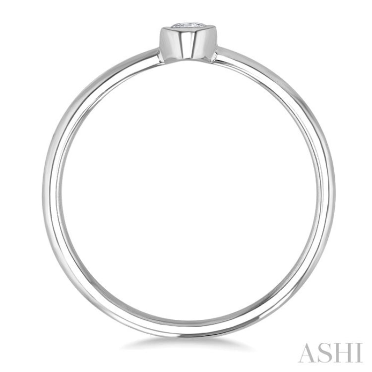 1/6 Ctw Petite Bezel Set Oval Cut Diamond Fashion Ring in 10K White Gold