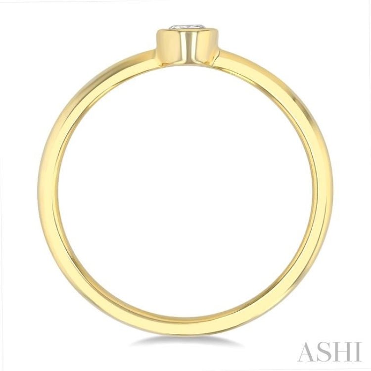 1/6 Ctw Petite Bezel Set Round Cut Diamond Fashion Ring in 10K Yellow Gold
