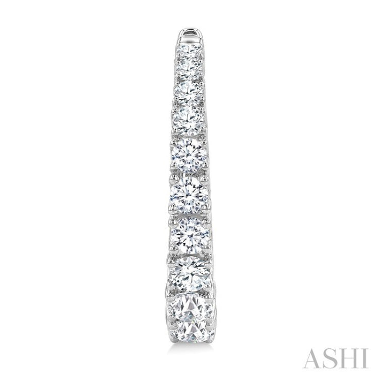 1 1/2 Ctw Graduated Round Cut Diamond Fashion Hoop Earrings in 14K White Gold