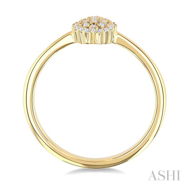 1/6 Ctw Petite Oval Shape Round Cut Diamond Cluster Fashion Ring in 10K Yellow Gold