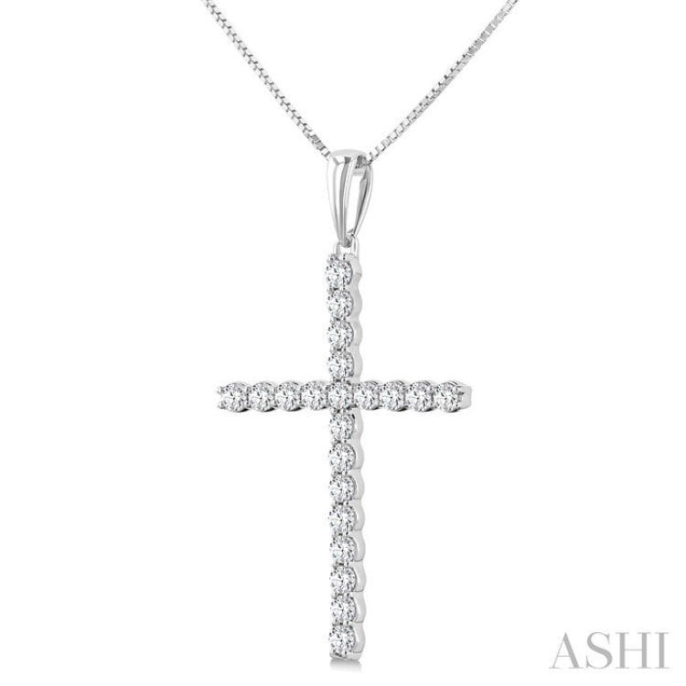 1/2 Ctw Cross Shared Prong Set Round Cut Diamond Pendant With Chain in 14K White Gold