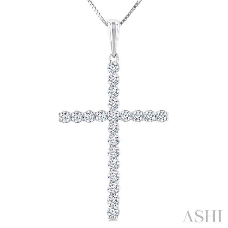 1/2 Ctw Cross Shared Prong Set Round Cut Diamond Pendant With Chain in 14K White Gold